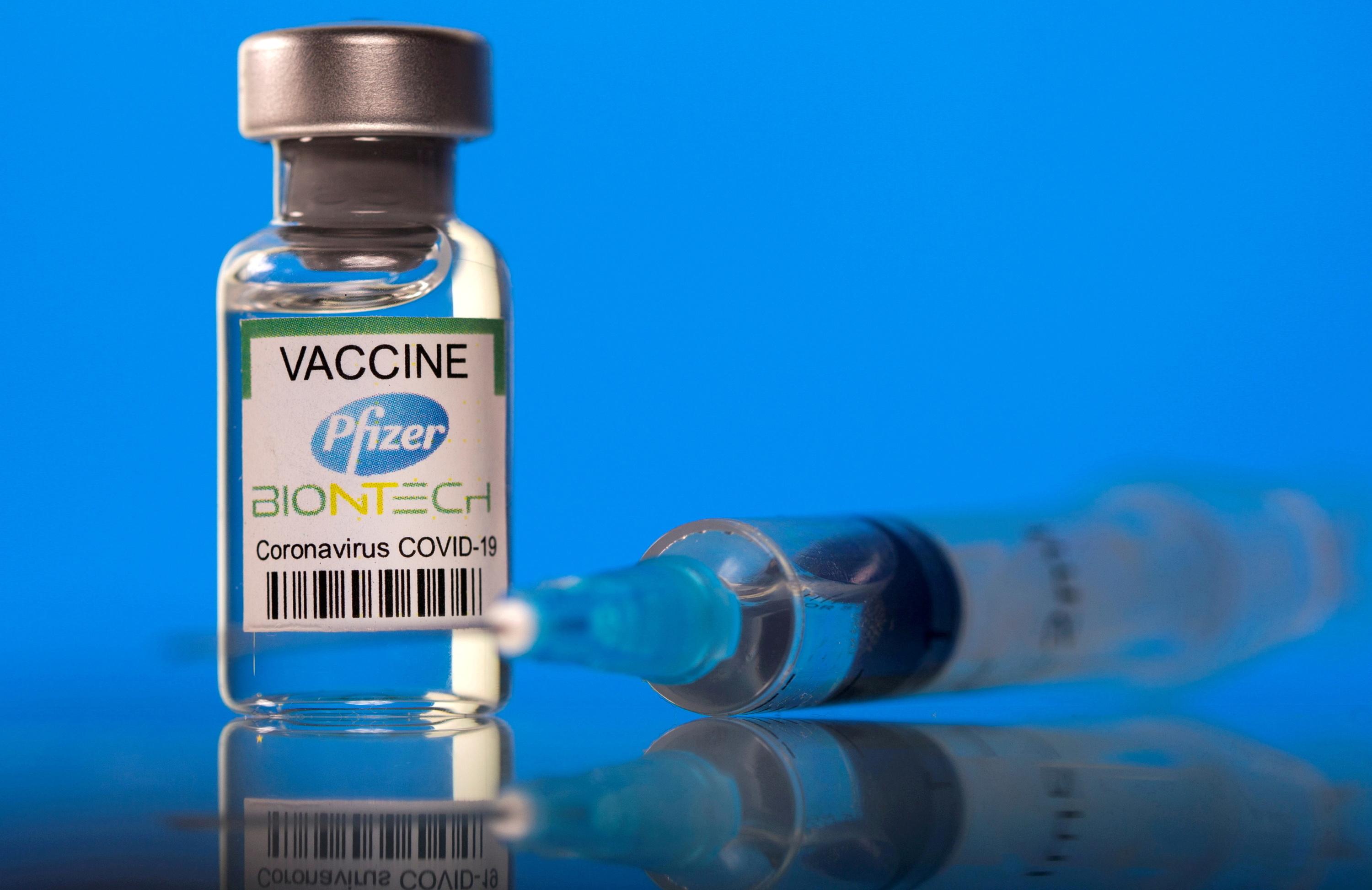 COVID-19 : La FDA américaine autorise pleinement le vaccin de Pfizer