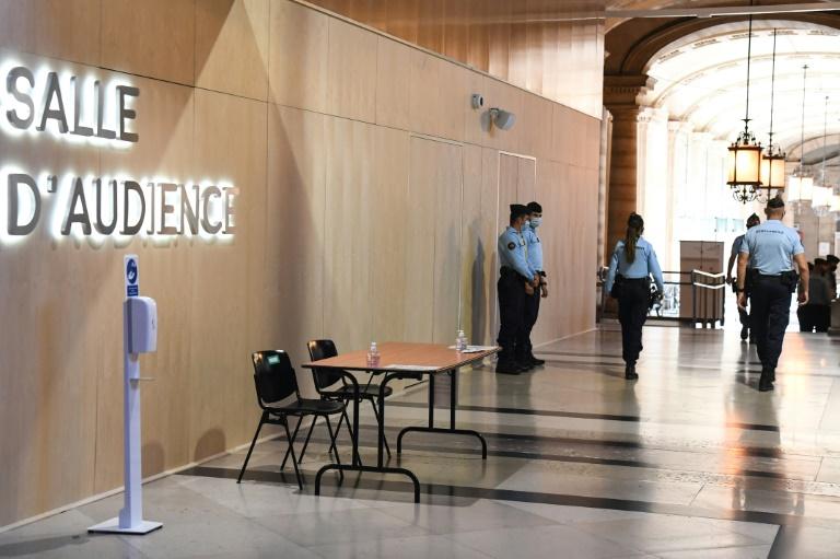 Procès des attentats du 13 novembre 2015 : l'enquêteur à la barre déjà interrompu par Salah Abdeslam