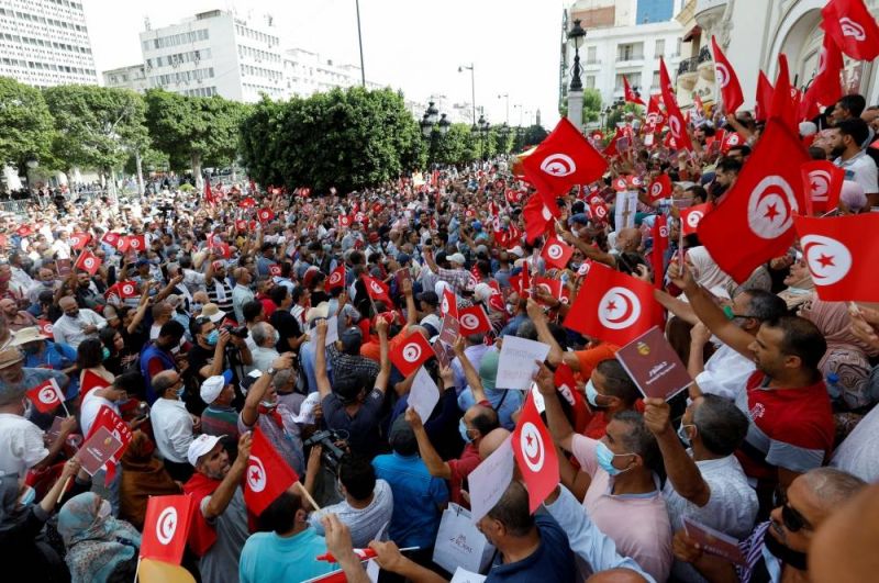 Tunisie : des manifestants redoutent « un retour à la dictature de Ben Ali »