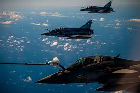 Tensions avec Paris : l’Algérie interdit son espace aérien aux avions militaires français