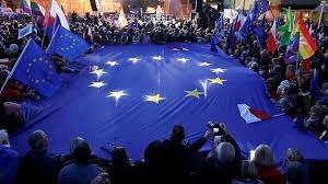 Après le Brexit, le «Polexit»? Des dizaines de milliers de Polonais pro-UE dans la rue