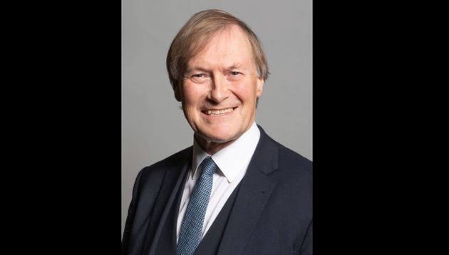 Le député David Amess poignardé à mort