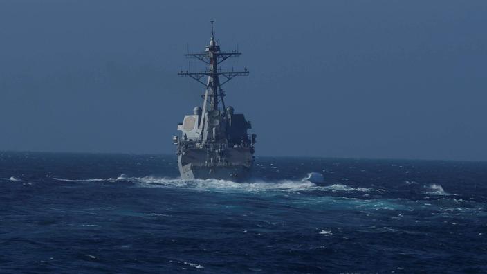 Mer du Japon : Deux navires de guerre russe et américain frôlent l’incident