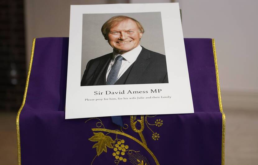 Le député David Amess, poignardé à mort
