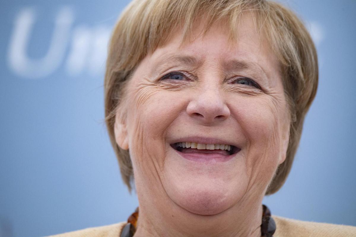 Les dirigeants de l’UE se lèvent et applaudissent Angela Merkel pour son dernier Sommet
