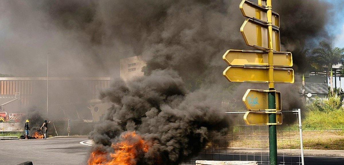 Violences en Guadeloupe - Le gouvernement envoie des forces d’élite après une nouvelle nuit de violences