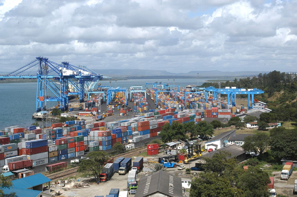 Le Kenya attire les pays sans accès à la mer d'Afrique de l'Est pour tirer profit de son port de Lamu construit par la Chine
