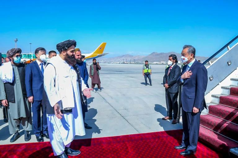 Le chef de la diplomatie chinoise Wang Yi débarque à Kaboul, une première