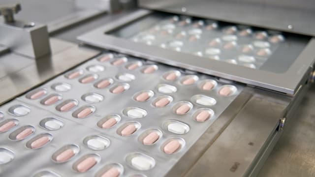 Covid-19 - L'OMS « recommande fortement » l'antiviral de Pfizer pour patients à risques