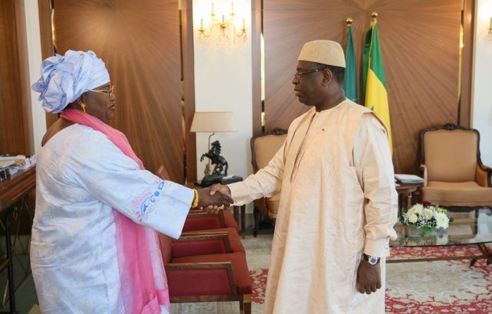Aminata Mbengue Ndiaye (ici avec Macky Sall), présidente d'une institution à l'utilité douteuse