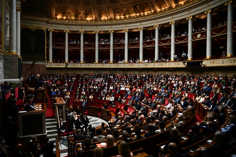 Budget: bataille rangée à l'Assemblée, avec le couperet du 49.3