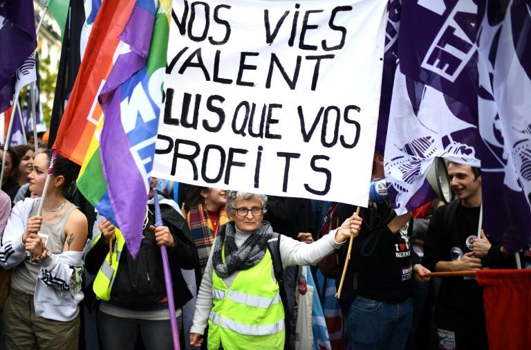 La gauche défile à Paris pour faire monter la température sociale