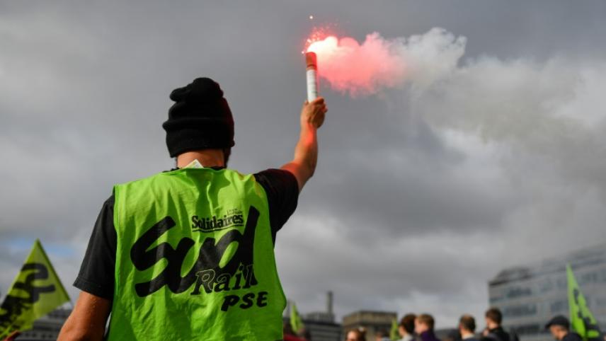 Des milliers de personnes dans la rue pour les salaires et le droit de grève