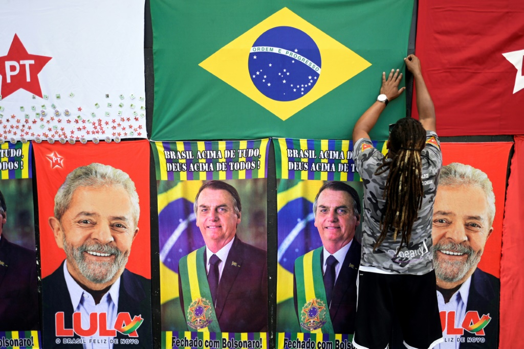 Brésil: fin de campagne en rassemblements pour Bolsonaro et Lula