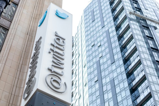 Twitter licencie "environ 50%" de ses employés dans le monde