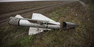 Pologne: Biden juge "improbable" un tir depuis la Russie, Macron prudent