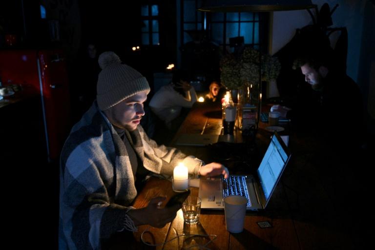 Ukraine : la moitié des habitants de Kiev toujours privés d'électricité