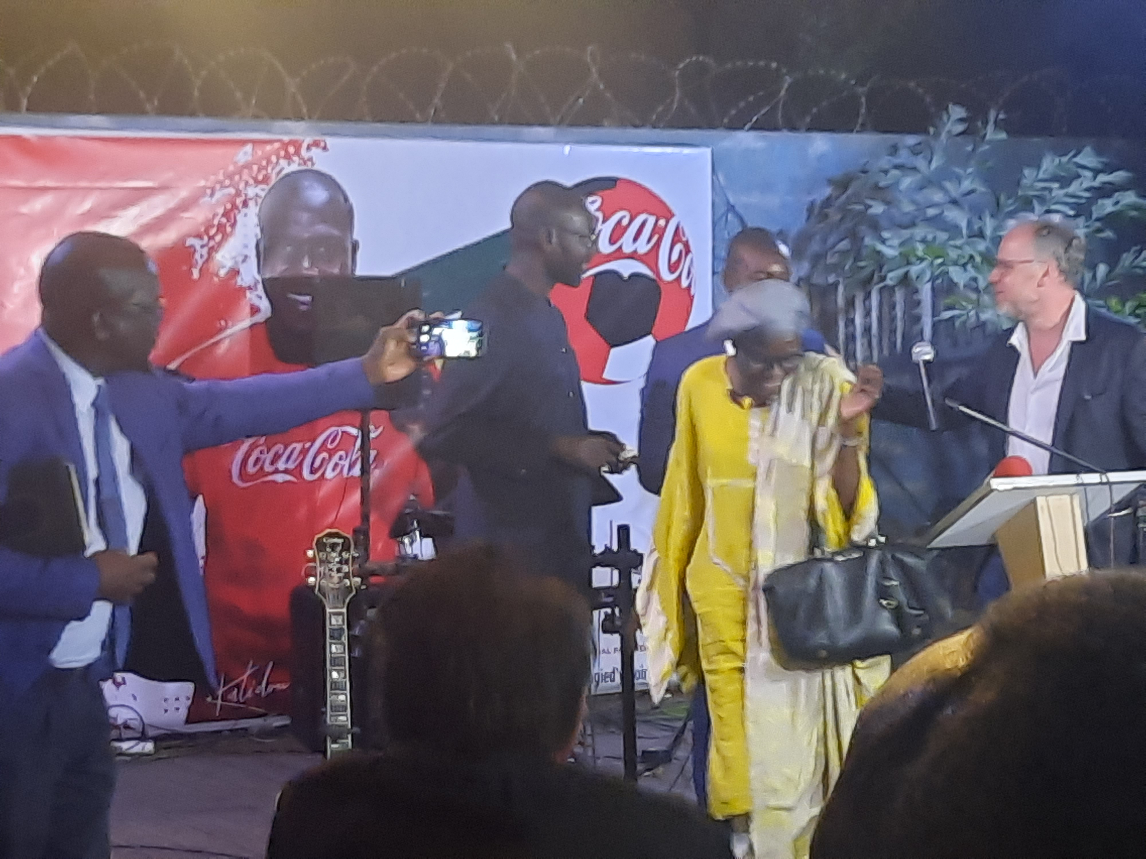 Christophe Deloire (à droite) avec Diatou Cissé Coulibaly et Sadibou Marong