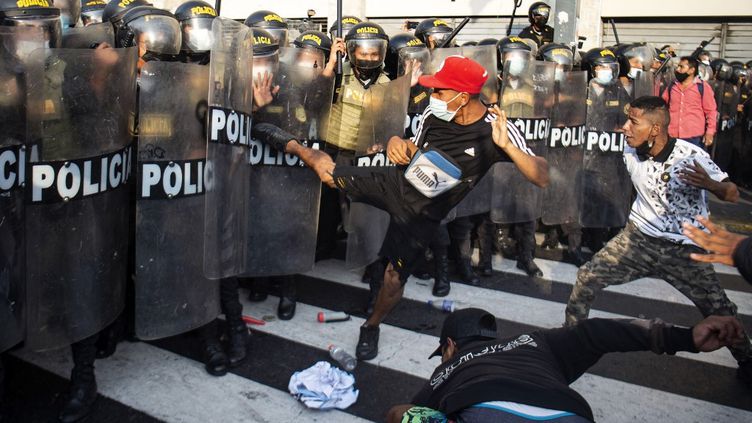 Pérou: les manifestations enflent contre la nouvelle présidente