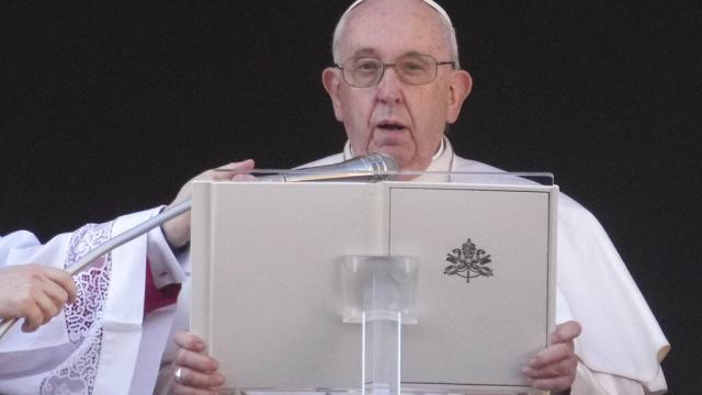 Le pape appelle à "faire taire les armes" en Ukraine et dans le monde