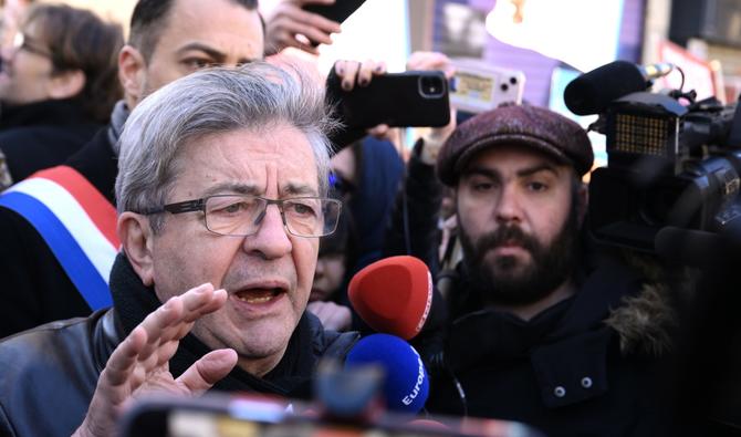 Retraites: Mélenchon "maudit" Macron qui voudrait tout "transformer en marchandise"