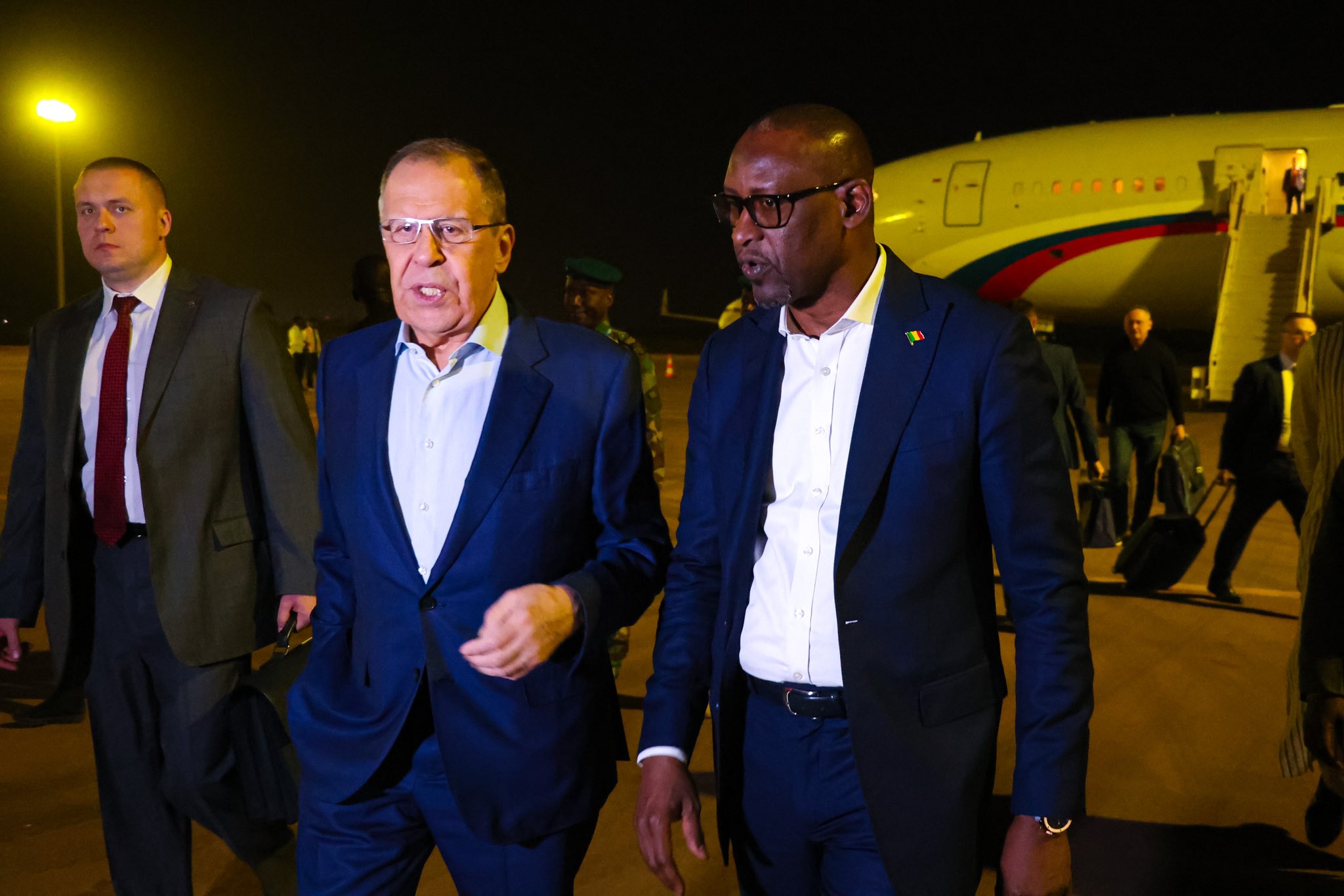 Serguei Lavrov et Abdoulaye Diop à l'aéroport international de Bamako-Senou le 7 février 2023