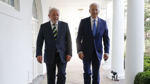 A la Maison Blanche, Joe Biden et Inacio Lula entre les allées