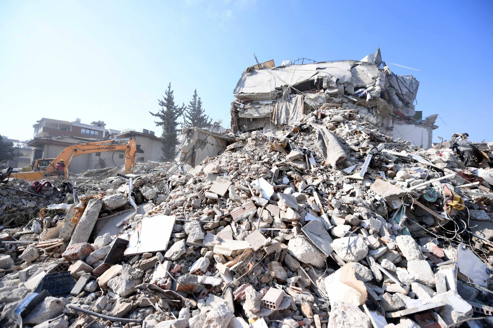 Séisme en Turquie et en Syrie - Deux survivants sont sortis des décombres, 44 000 morts