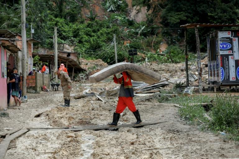 Brésil: huit morts dans un glissement de terrain, dont quatre enfants