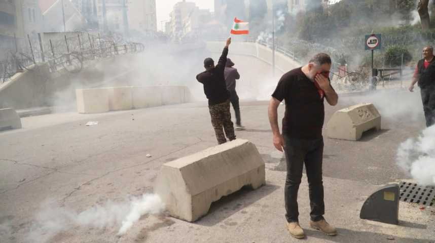 Crise économique au Liban: manifestation dispersée à coups de gaz lacrymogènes
