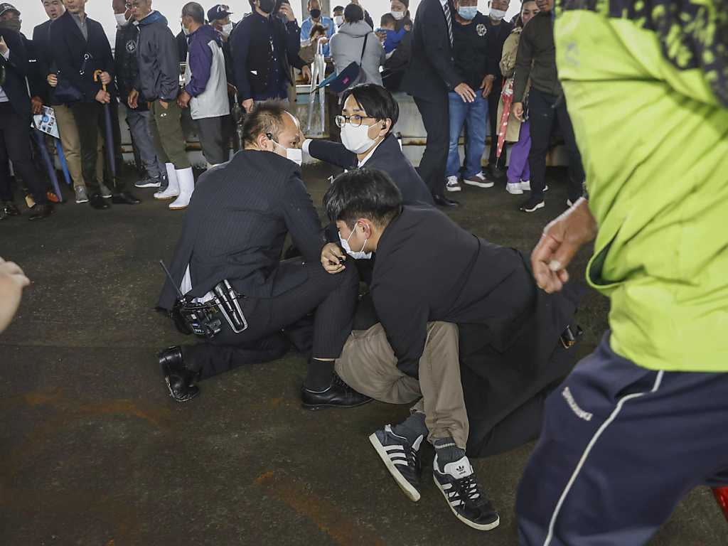 Japon - Le premier ministre ciblé par une explosion