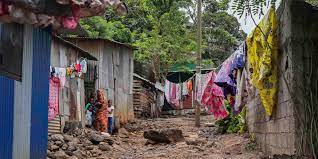 A Mayotte, les derniers jours du bidonville "Talus 2"