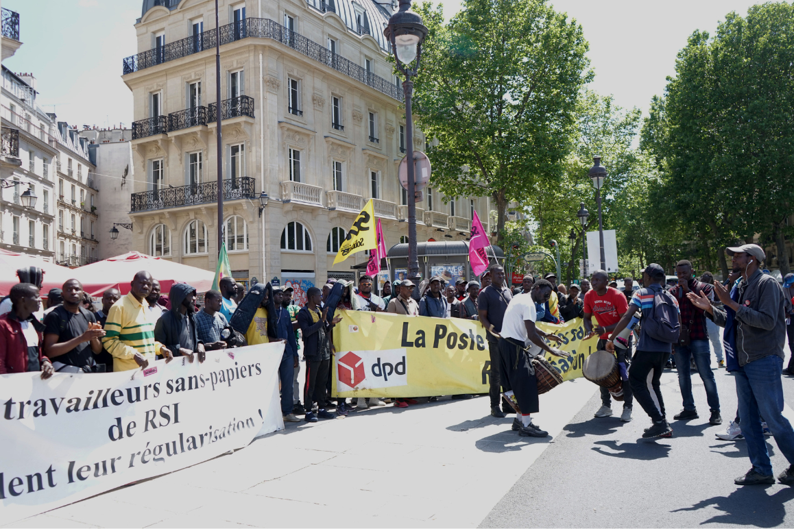 Immigration : le gouvernement français favorable à un durcissement du dispositif sur les travailleurs sans papiers