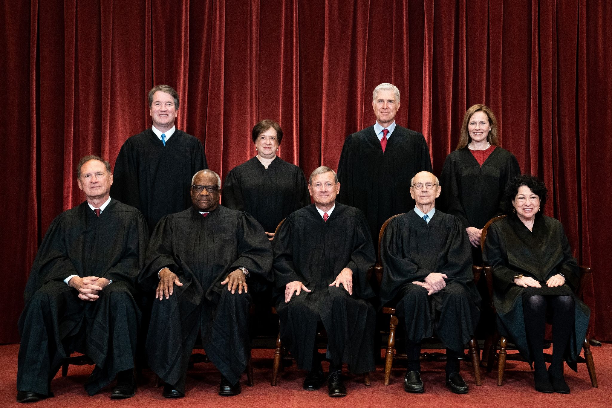 Les 9 membres de la Cour suprême des Etats-Unis