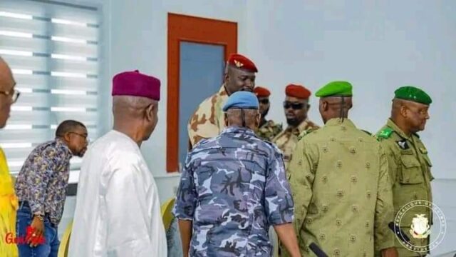 La délégation nigérienne reçue par le colonel Doumbouya