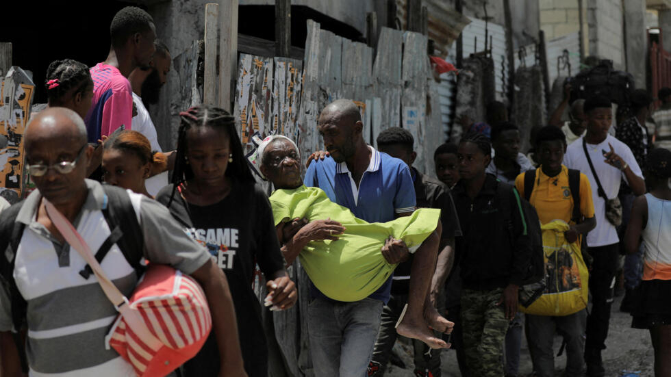 ​Port-au-Prince - Des milliers d’Haïtiens fuient un quartier attaqué par un gang
