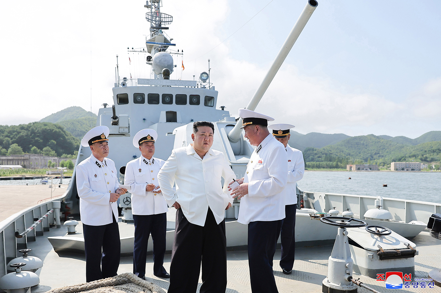 Kim Jong Un assiste à l’exercice de lancement du missile de croisière stratégique de la marine coréenne (KCNA)