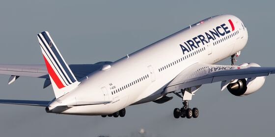 Air France : la batterie de son téléphone s’enflamme en plein vol sur l’axe Paris-Accra