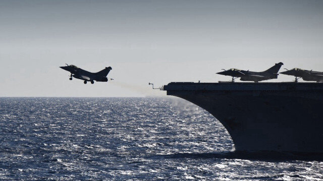 Un porte-avions chinois et 39 avions militaires près des eaux contrôlées par Taïwan