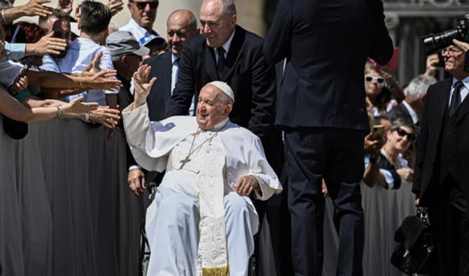 En voyage en France, le pape dénonce « la paralysie de la peur » face aux migrants
