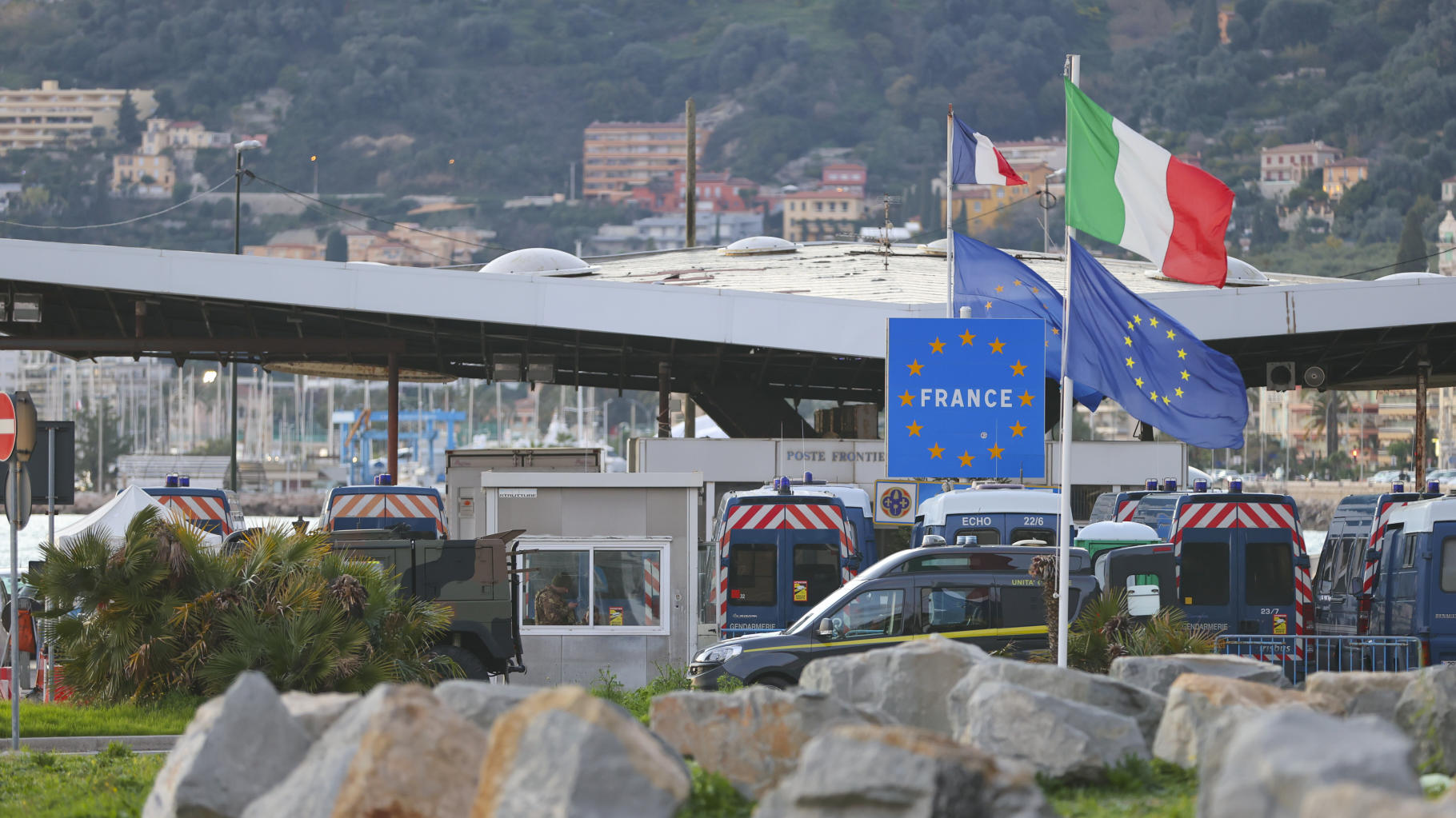 Menton : près de 3.000 migrants interpellés en deux semaines