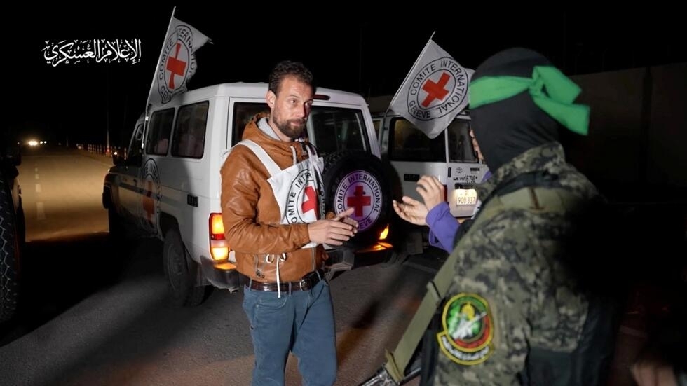 Deux captives israéliennes remises à la Croix-Rouge dans la bande de Gaza (armée israélienne)