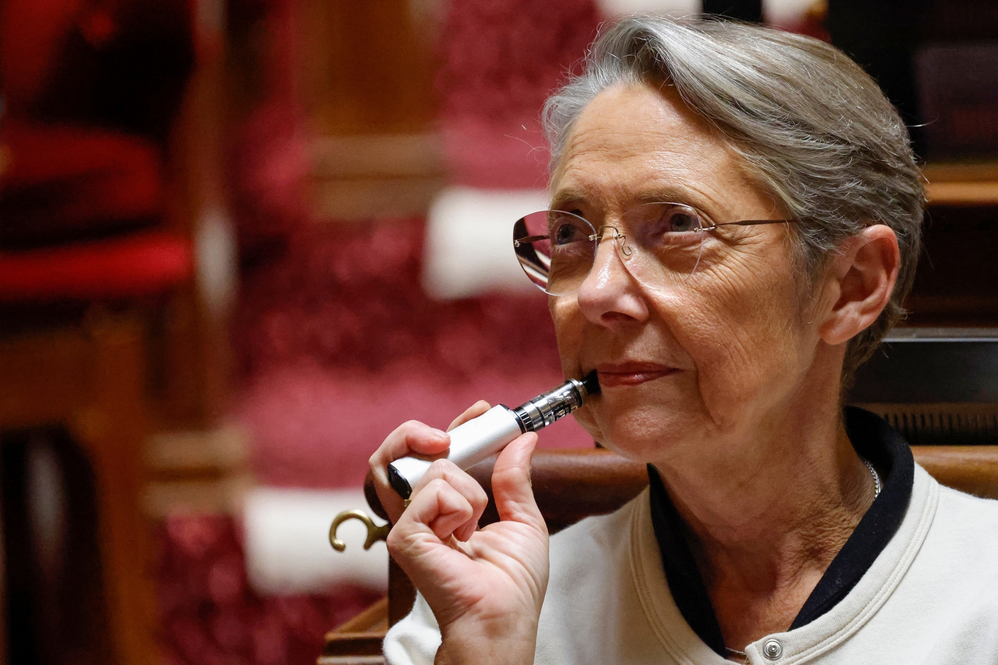 Vapotage à l’Assemblée : le ministre de la Santé conseille à Élisabeth Borne d'arrêter