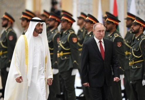 Vladimir Poutine reçu avec les honneurs à Abou Dabi