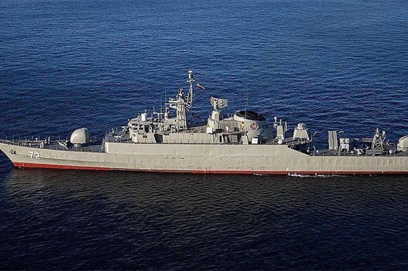 Le destroyer iranien "Alborz" accède à la mer Rouge par le détroit de Bab al-Mandab