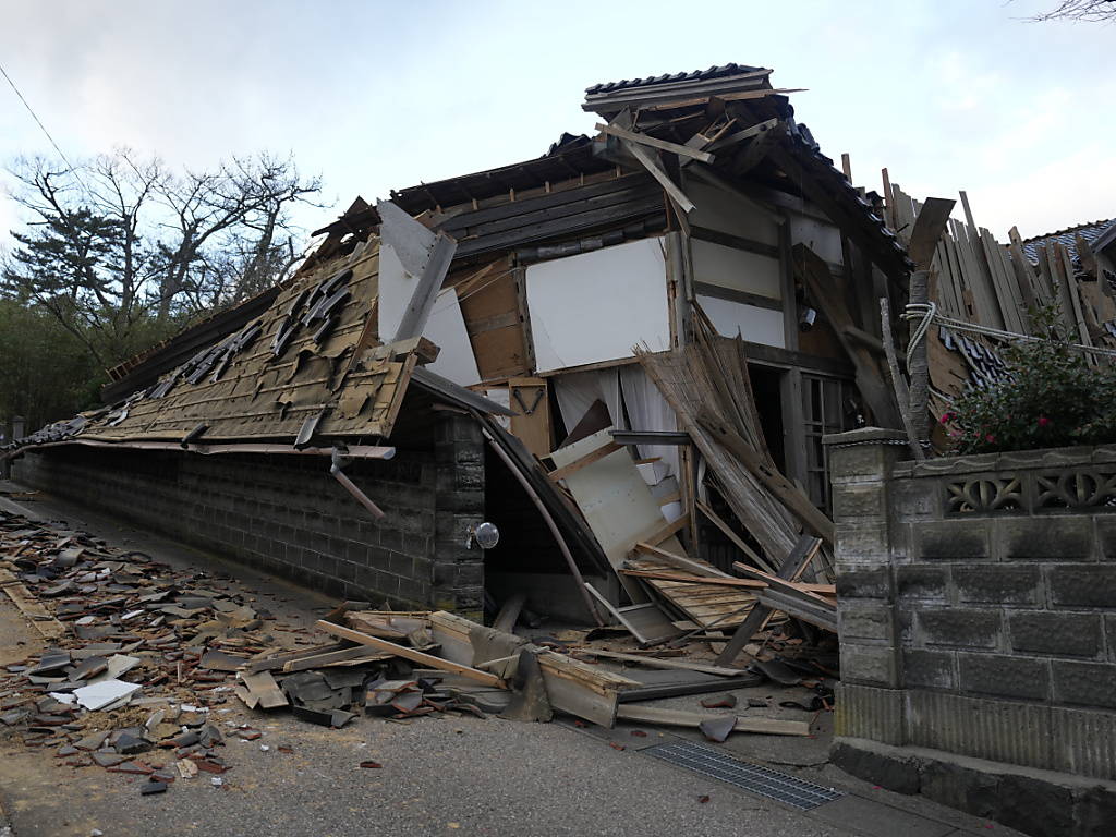 Japon - Au moins 64 morts après le séisme du Nouvel An, la pluie complique les secours