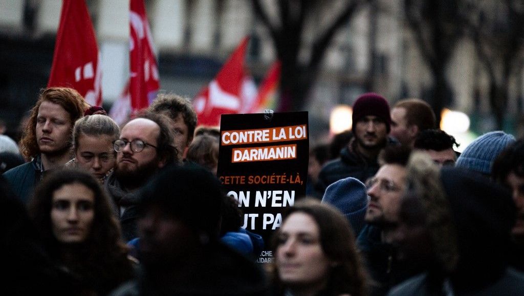 France : 200 personnalités lancent un appel à une "marche citoyenne" contre la loi immigration
