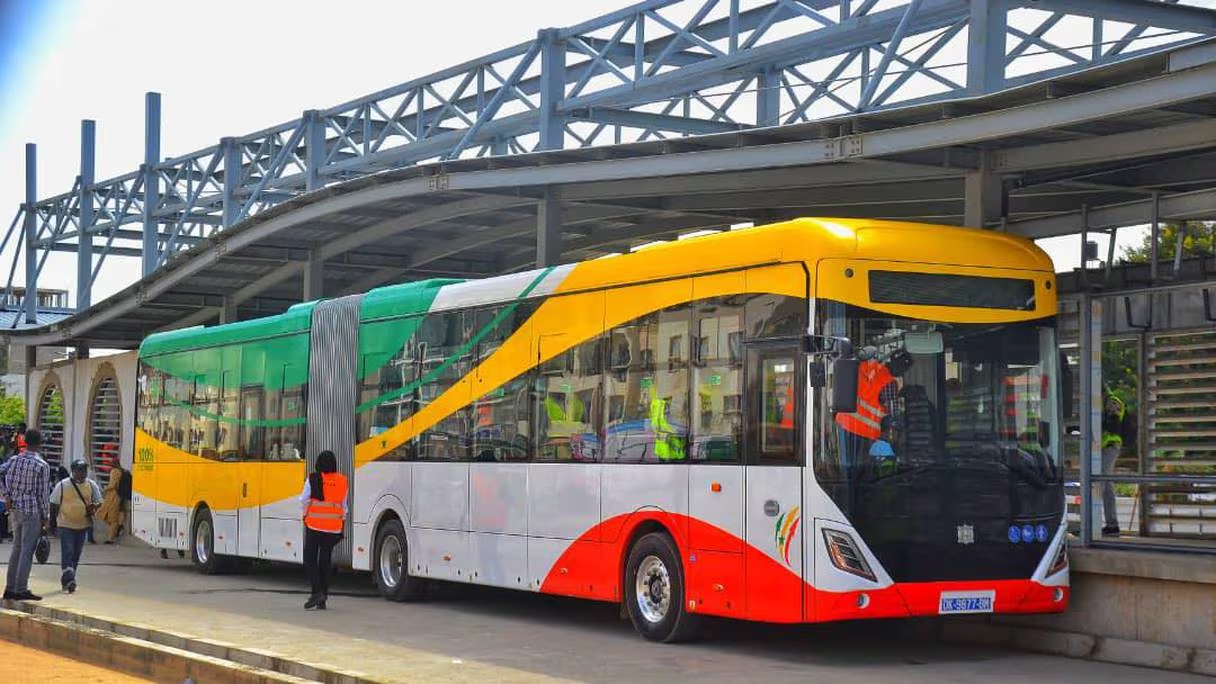 Macky Sall : Le BRT est une solution aux difficultés actuelles et futures du secteur des transports 