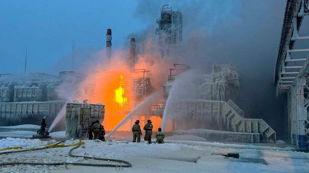 Moscou dénonce l’attaque ukrainienne à Donetsk, un terminal gazier en feu en Russie