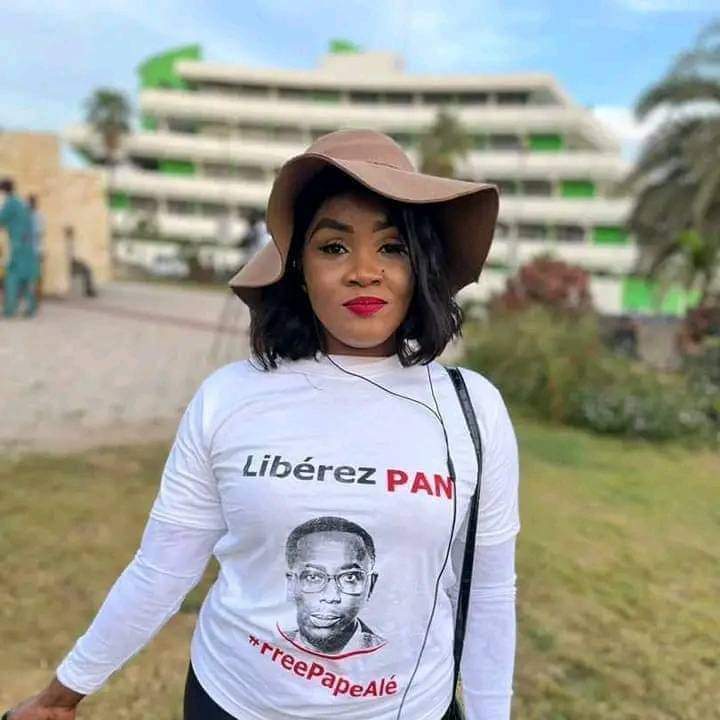 La journaliste Ndèye Maty Niang est en prison depuis mai 2023. Ici lors d'une manifestation pour la libération du...journaliste Pape Alé Niang plusieurs fois emprisonné et libéré.